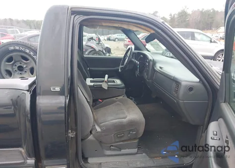 2002 Chevrolet Silverado 1500 Ls z USA, uszkodzony, nr VIN 1GCEC14T52Z236083